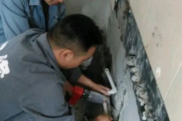 水管上冻怎么快速解冻,水管冻住了最快化冻技巧