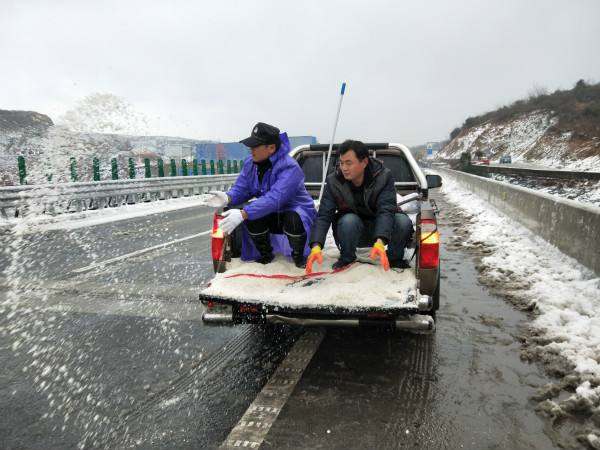 冬天水里加什么可以防冻,水里放什么成分在冬天不会冻冰