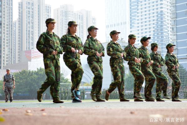 如何顺利度过大学新生军训,大学生兼职的注意事项有哪些图2