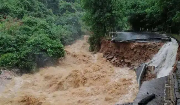 山洪爆发还是山洪暴发哪个对,山洪爆发还是山洪暴发百变益智魔方图1