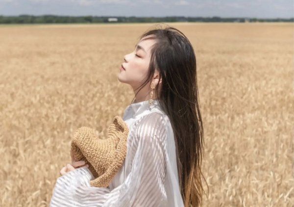 外景拍照姿势怎么摆,室外拍照姿势怎么摆女生图7