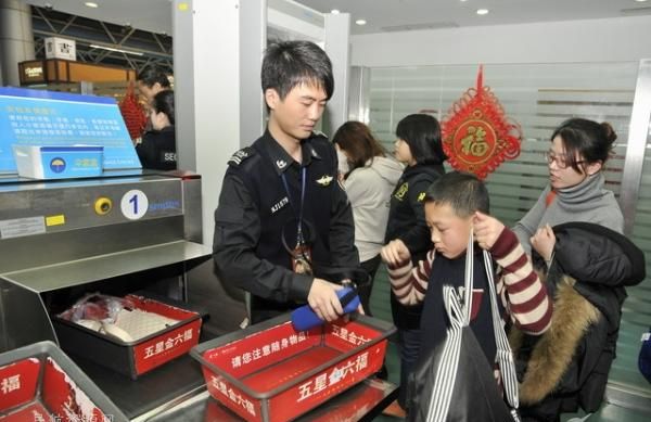 地铁安检不能带什么,乘坐地铁不允许带的食物有哪些图9