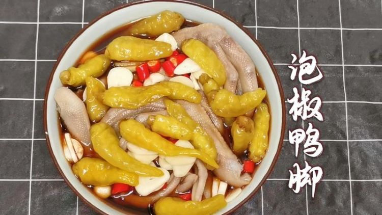 泡椒鸭脚的制作方法,泡椒鸡脚怎样做好吃图3