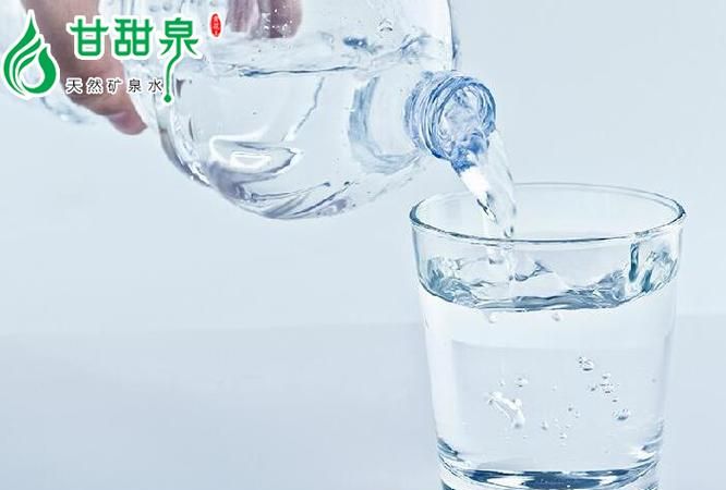 矿泉水隔夜以后还能再喝,矿泉水打开隔夜以后还能再喝图1