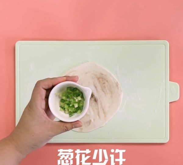 烫面油饼怎么炸,烫面葱油饼怎么做又软又好吃图6