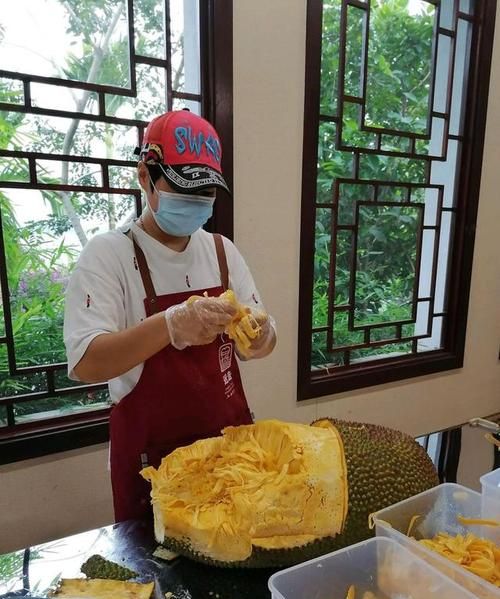 菠萝蜜闻起来是臭的,我想问一下菠萝蜜怎么闻起来臭臭的