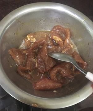 煎肉用什么油,煎肉的做法及配料窍门图2