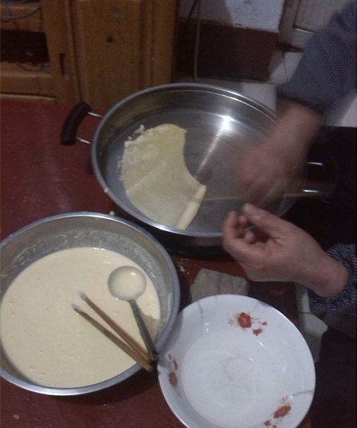 电饼铛做煎饼怎么做,西葫芦煎饼的做法步骤图4