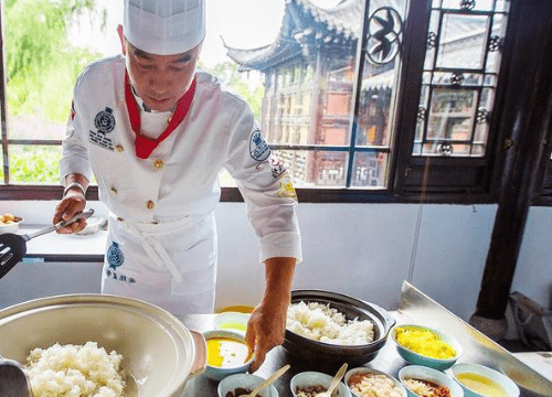 扬州炒饭的配料是哪些,正宗扬州炒饭的配料有哪些图3