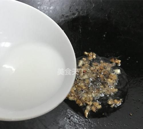 焯水加盐和油的原理,焯水的时候加油和盐有什么作用图5