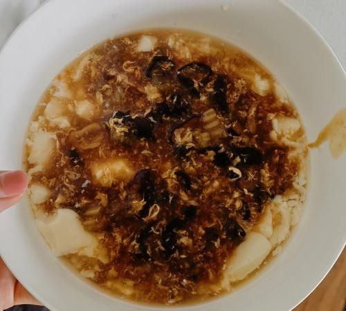 豆腐脑里为什么加生粉,豆腐脑为什么要加淀粉和小苏打