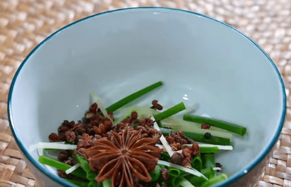 韭菜肉馅饺子怎么调馅,韭菜肉饺子馅怎么调