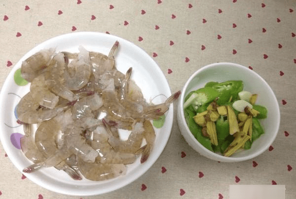 鸡尾虾仁怎么炒好吃,鸡尾虾仁怎么炒好吃虾仁炒韭菜怎么做图7