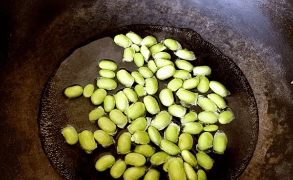 怎么炒魔芋豆腐好吃,魔芋豆腐怎样做好吃又简单窍门图3