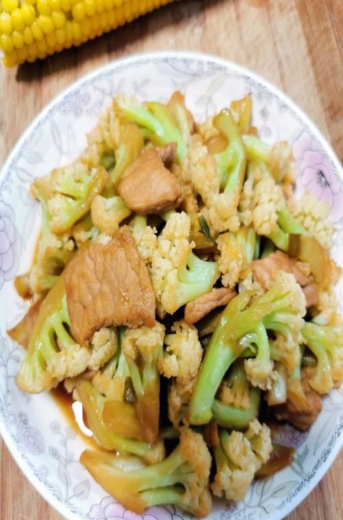 菜花炒肉怎么做好吃,家常菜花炒肉最好吃的做法图22