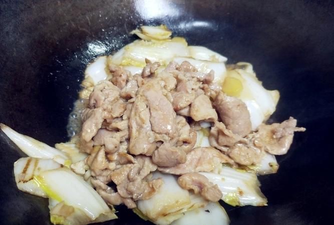 白菜炒肉怎么做,白菜跟肉怎么炒好吃图6