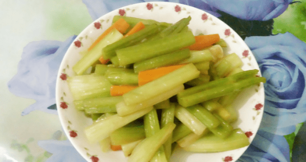 芹菜怎么素炒,素炒芹菜怎么炒好吃简单图19