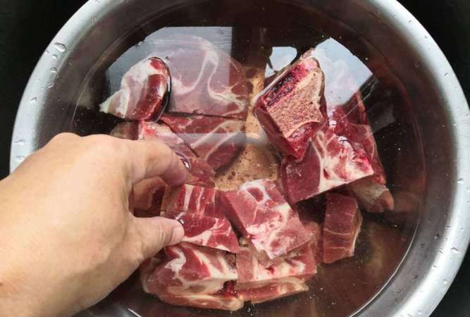 怎么煮牛肉好吃易烂熟,煮牛肉放什么容易烂图3