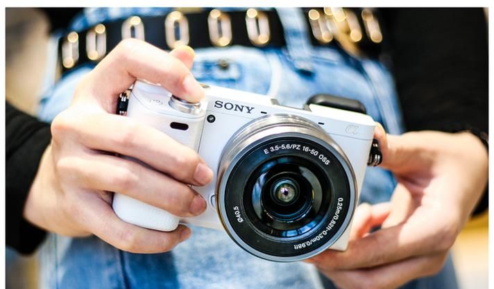 sony a5000 怎么充电,索尼a5000可以直接充电