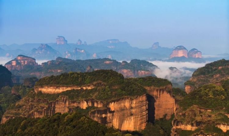 丹霞地貌名山有哪些,丹霞地貌的名山主要有图9