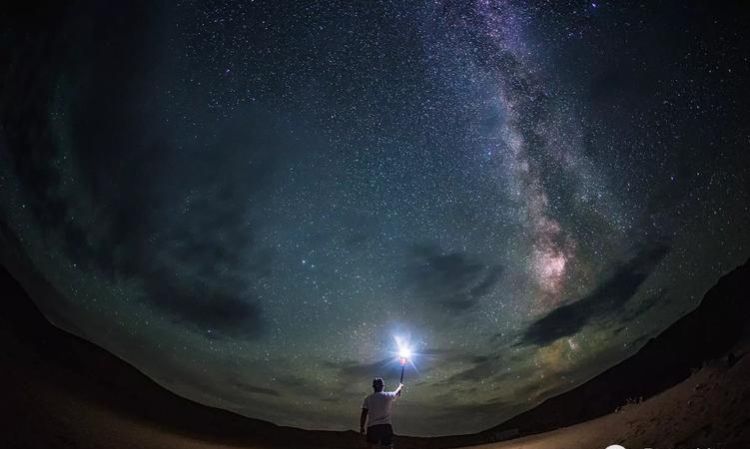 拍夜空用什么镜头,拍摄星空用什么镜头最好图3