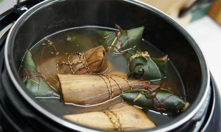 粽子什么水下锅,怎么煮粽子用热水还是冷水煮多久图4