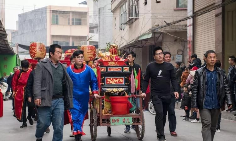 走街串巷闹非凡是什么生肖,...三更不夜闹非凡美酒下腹心中温