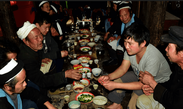 酒气熏熏还是酒气醺醺,酒气醺醺的拼音和意思图1