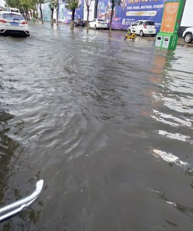 什么情况下下雨水往上流,下雨的时候小提琴曲图3