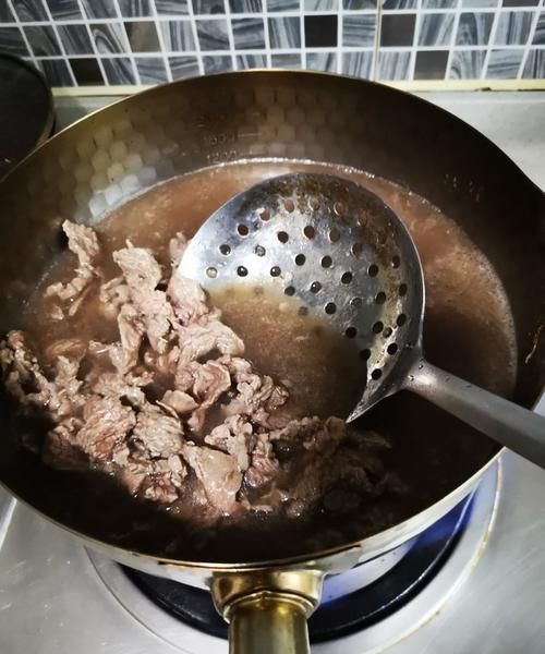 牛肉已经热水下锅怎么办,牛肉被我们用热水泡久了会坏