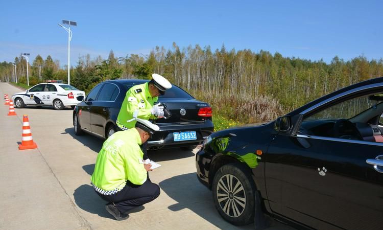 交通事故发生后要现场勘查吗？,发生交通事故后交警怎么处理图3