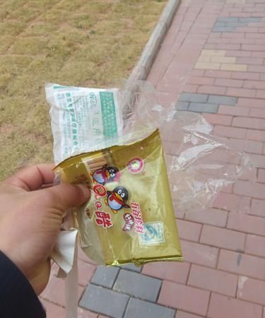 零食袋子是什么垃圾,扔掉的干脆面包装袋属于什么垃圾分类图2