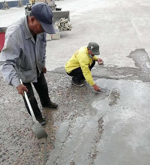 混凝土地面用什么修补,水泥地面裂缝用什么修补防水图1