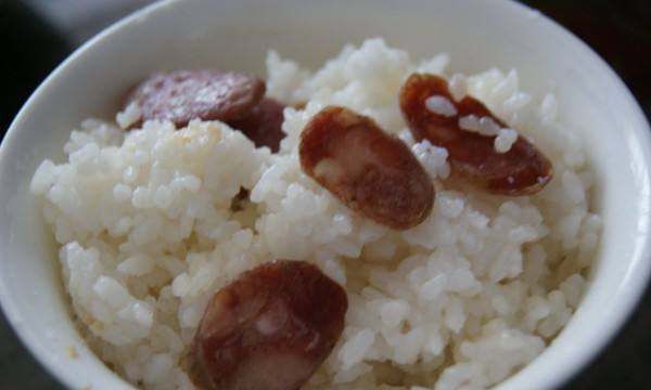 夹生饭怎么办 分享给大家,电饭煲煮饭夹生饭怎么处理图1