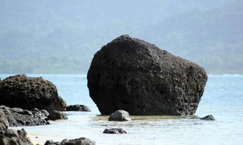 海边的石头叫什么石,沙滩上的石头叫什么图3