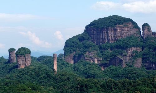 属于丹霞地貌的山有哪些,中国的丹霞地貌一共有几处地方图9