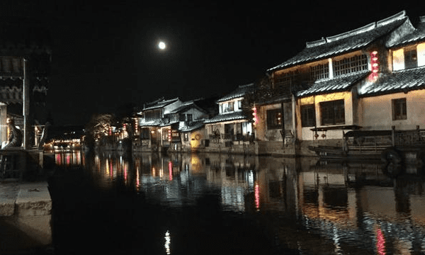 关于月夜美景的句子,岳阳楼记动静结合描写月夜美景的句子图1